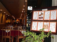 foto de card?pio na porta de restaurante