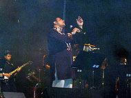 Foto do padre em um dos shows