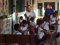 crian?as na sala de aula