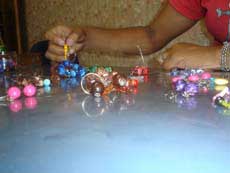 foto de aula de bijuterias