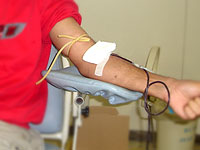 Pessoa doando sangue
