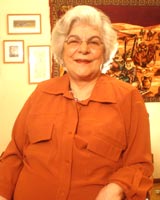 foto de Dona Isabel
Salom?o na sala de
sua casa