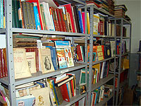 Estante com livros 