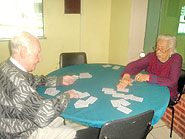 Idosos jogando baralho