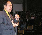 Cypriano falando 
em uma palestra
