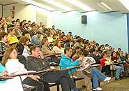 Foto de professores em assembl&eacute;ia