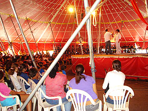 Foto de alunos no circo