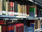 foto de preteleira de livros