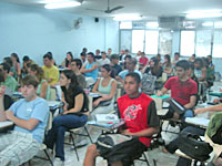 Foto de pessoa fazendo prova