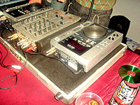 foto de mesa de DJ