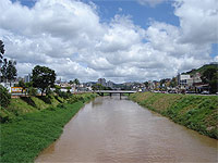 foto do rio paraibuna