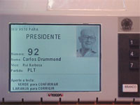 Foto de uma urna eletr?nica onde est? escrito Fim