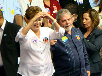 Foto de Dilma em comício em Juiz de Fora