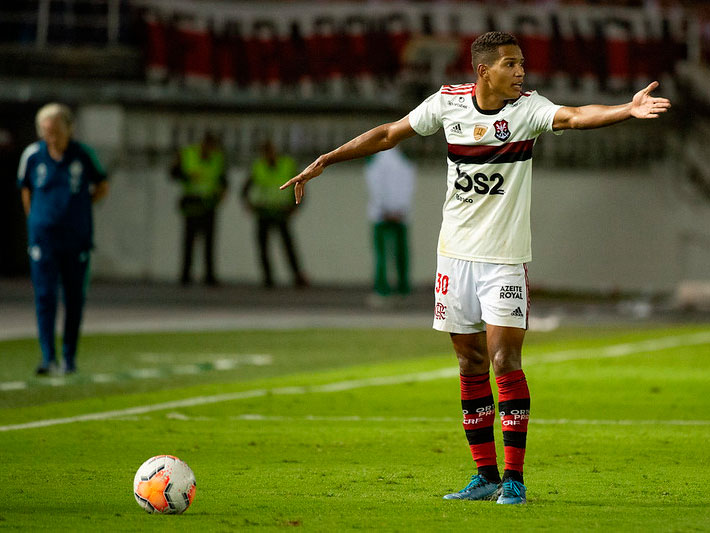 João Lucas atuando pela Libertadores de 2020