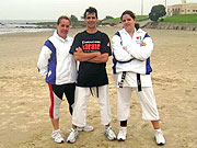 Foto de la?s, o t?cnico e a m?e