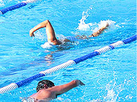 imagem ilustrativa de dois nadadores na
piscina