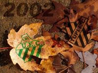 Foto do escudo do Tupi e do Uberl?ndia junto a folhas secas, indicando o ano de 2002