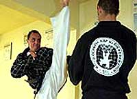Foto do Mestre Fernando treinando