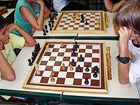 Imagem de crian?as jogando xadrez