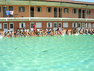 foto de crian?as nadando