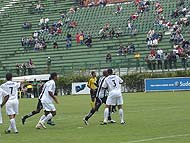 Foto de jogadores correndo