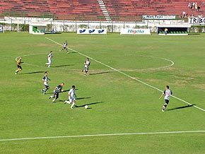 Foto do jogo do Tupi contra o Uberl?ndia