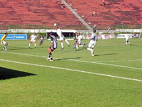 Foto do jogo do Tupi contra o Uberl?ndia