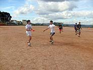 Foto de um jogo de frisbee