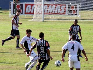 Foto: Ricardo Wagner Jogadores do Tupi e Anapolina