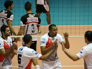 Foto: Alexandre Arruda/CBV Jogadores da UFJF