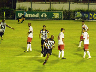 Foto: Ricardo Wagner Ademilson comemora gol