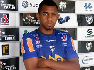 William, novo zagueiro do Tupi