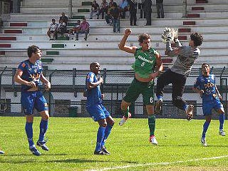 Rodrigo, goleiro do Tupi, durante amistoso contra o Fluminense