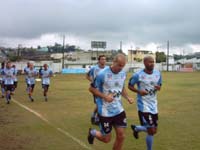 Foto dos jogadores correndo