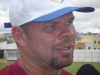 Foto da apresenta??o do treinador Z? Luis