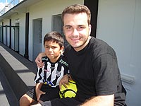 Foto de Arnaldo e Gabriel, primo e filho do goleiro Marcelo do Tupi