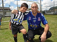 Foto do goleiro e Marcelo e do filho Gabriel