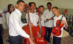 Estudantes enfrentam a distância vindo da Bahia e até dos Estados Unidos para aprimorar os conhecimentos musicais em Juiz de Fora
