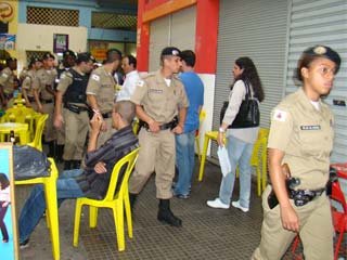 Foto: Arquivo/ACESSA.com Foto de policiais