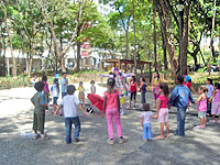 Boneca Trapilha
 brinca com as crian?as no Parque Halfeld no dia das crian?as