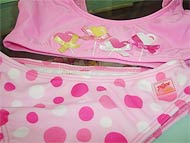 foto de biquini rosa com bolinhas