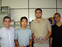 Uma das equipes que vai participar do
Evento, com o rob? constru?do por eles