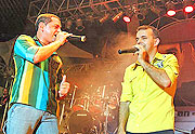 Foto de Gean e Roger em show