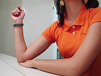 Foto dos bra?os de uma mulher jovem