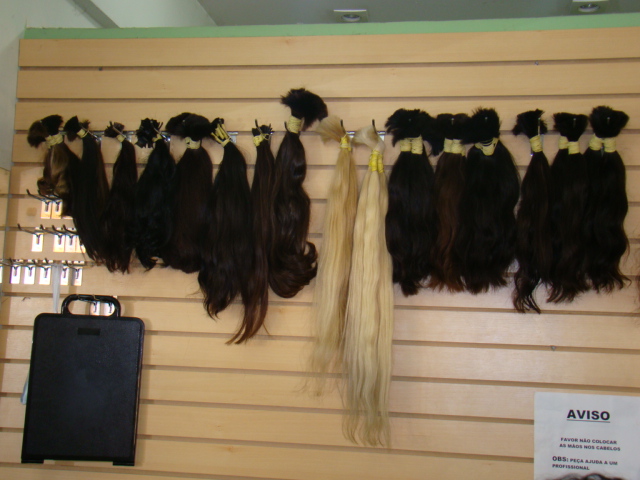 Foto de vários cabelos de cores e estilos diferentes