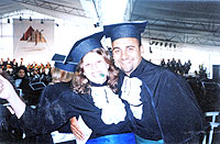 Foto de D&eacute;sia e namorado de beca