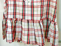 Foto de um casaco de couro com cachecol de pele