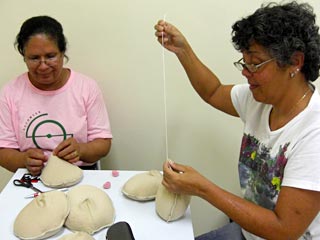Próteses artesanais para câncer de mama 