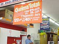 Cartaz com cheque para 120 dias