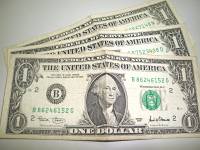 Três notas de um dólar